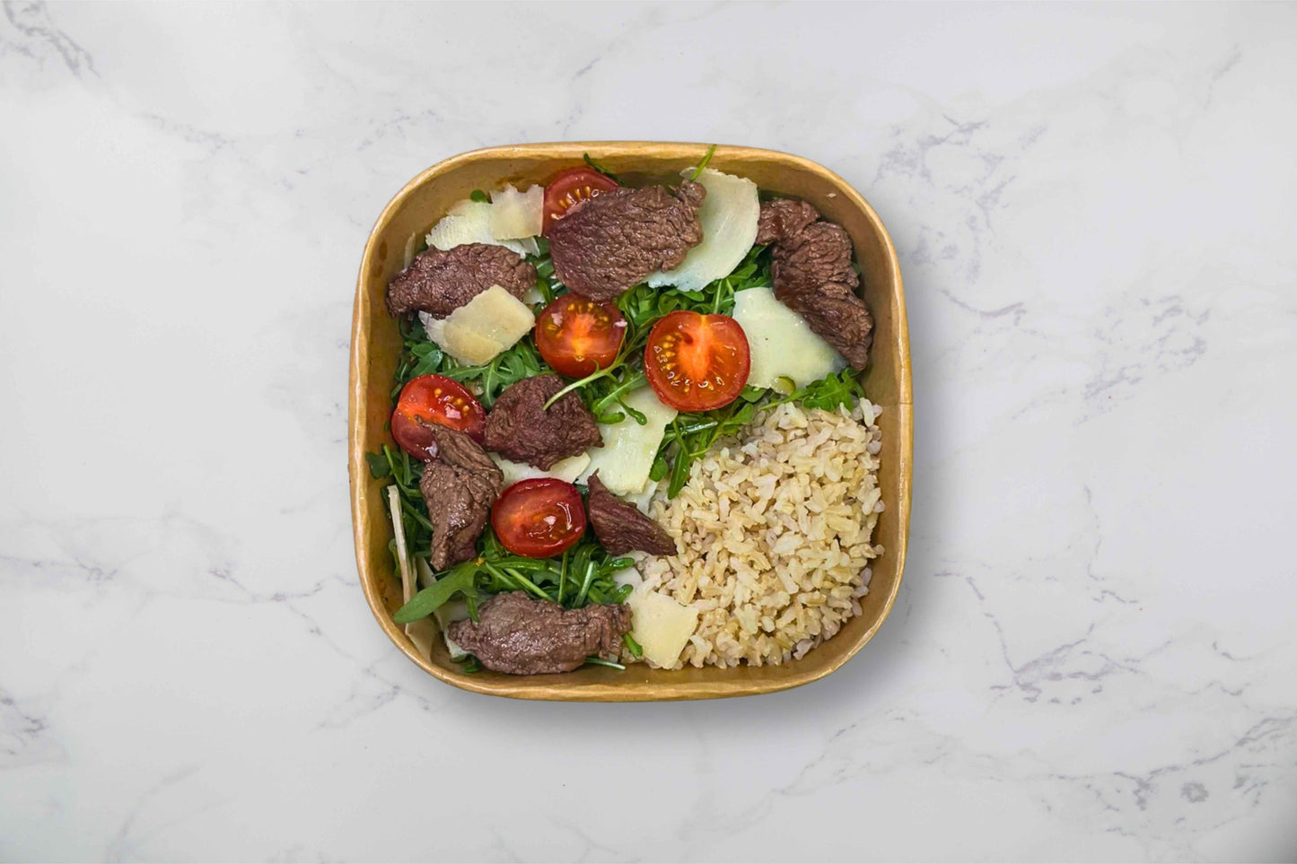 Beef strips with rocket, tomatos and rice